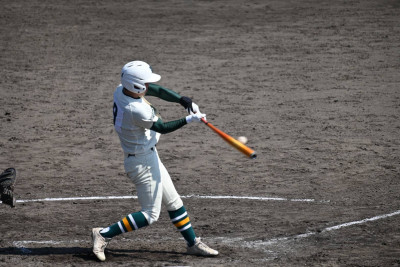 ９