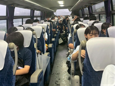 行きのバス